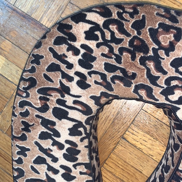 Leopard print Memory Foam Neck Pillow - Picture 2 of 4